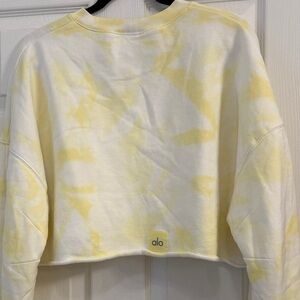 ALO Yoga Women's Yellow and White Tie-Dye Sweatshirt